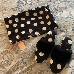 BNWT Victoria’s Secret slippers